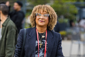 What Clear Lens Glasses Signal About Workplace Style in 2026