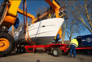 When to Hire a Boat Transport Company Instead of Moving Your Boat Yourself
